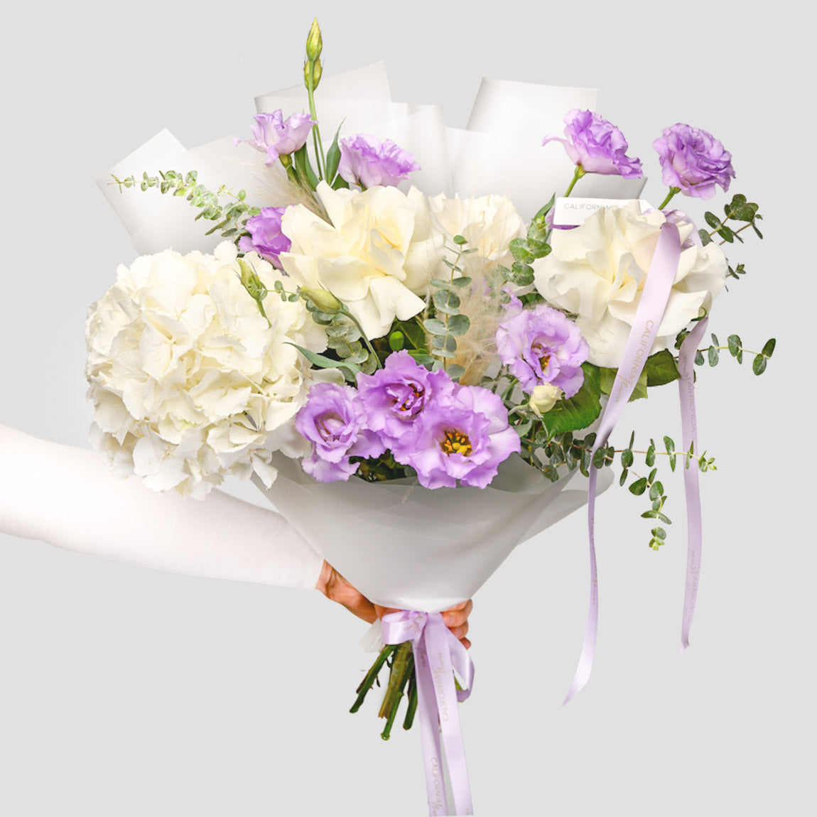 Livrare flori Bucuresti - California Flowers, Buchet trandafiri speciali, hortensie si lisianthus mov, Californiaflowers.ro