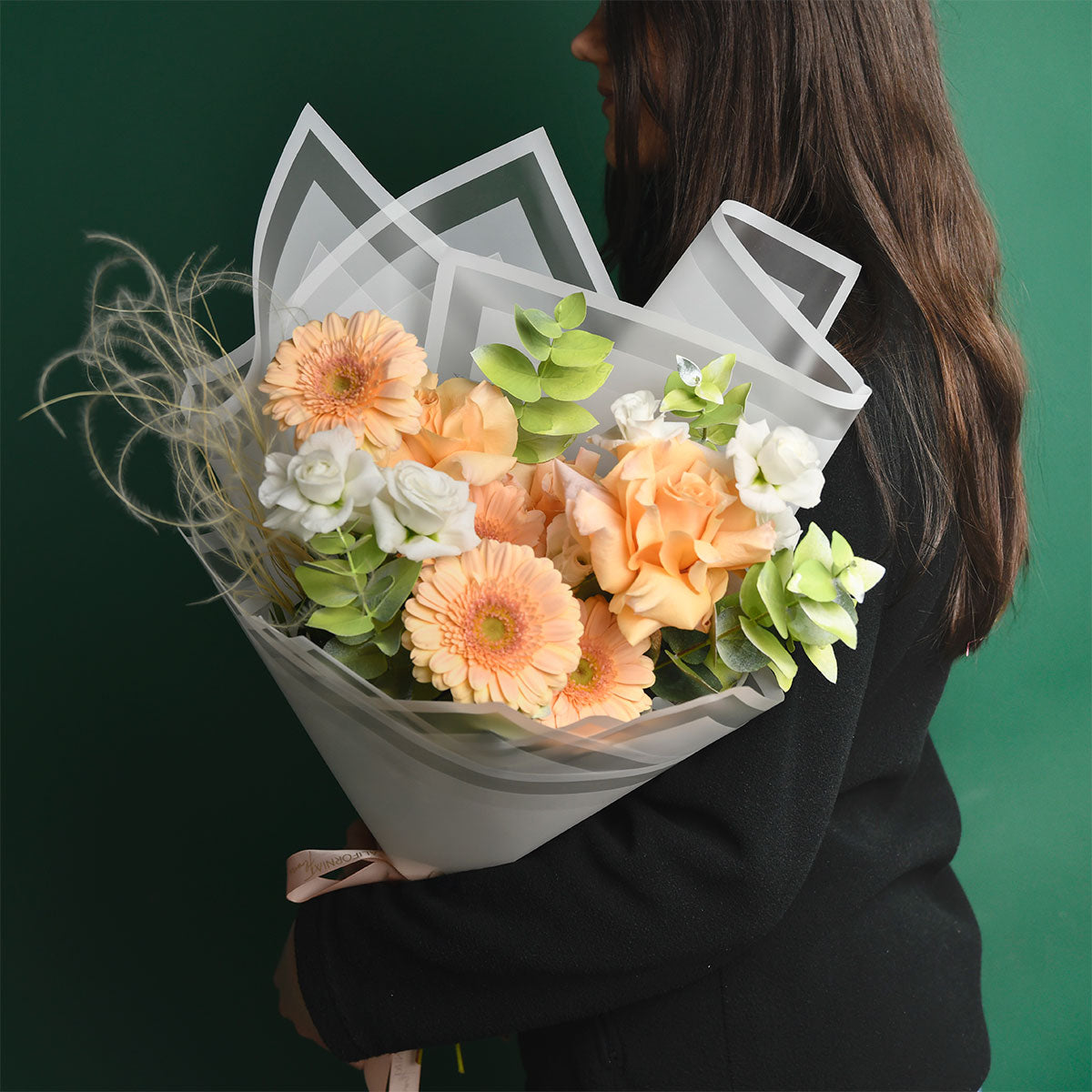 Livrare flori Bucuresti - California Flowers, Buchet trandafiri speciali peach, gerbera si lisianthus, Californiaflowers.ro