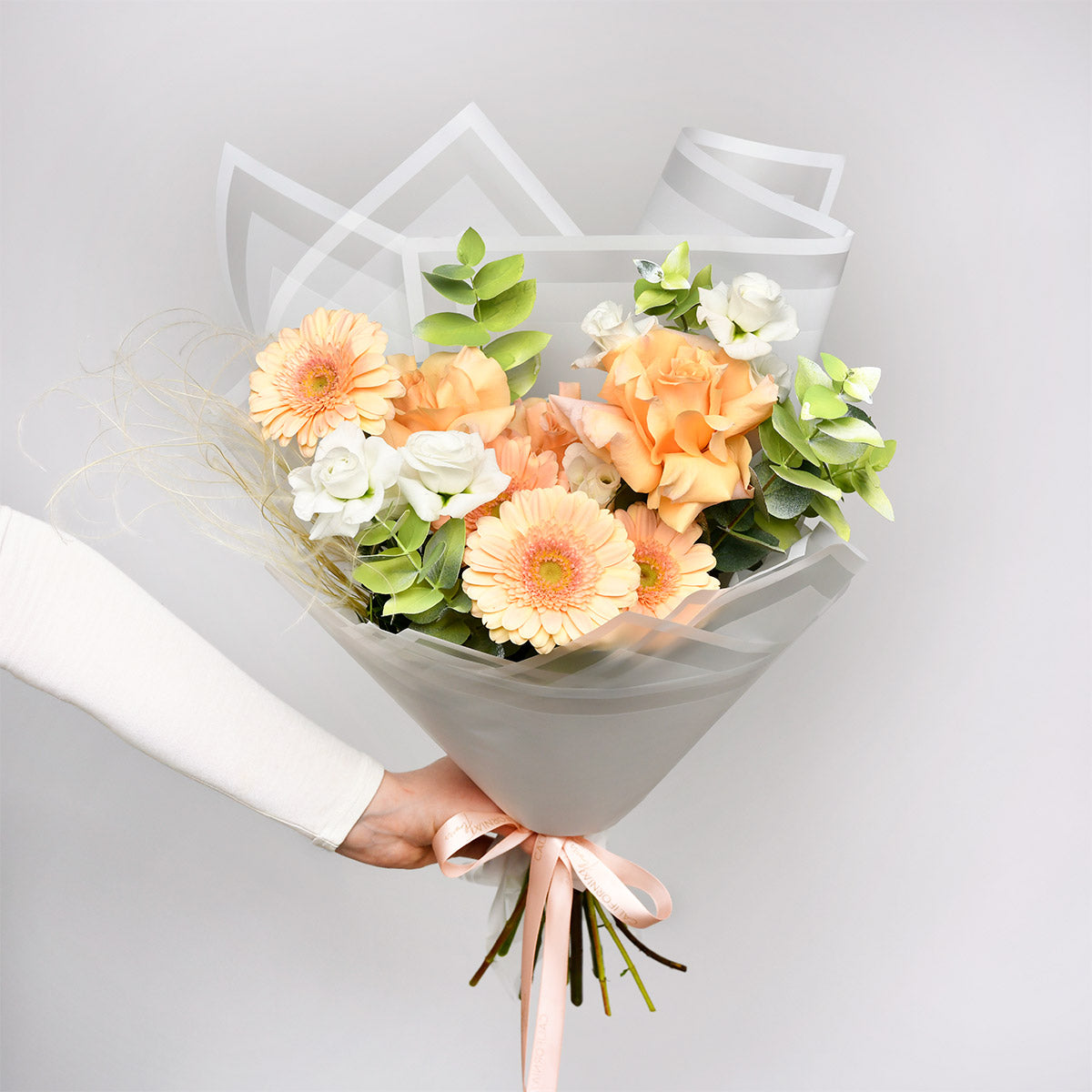 Livrare flori Bucuresti - California Flowers, Buchet trandafiri speciali peach, gerbera si lisianthus, Californiaflowers.ro