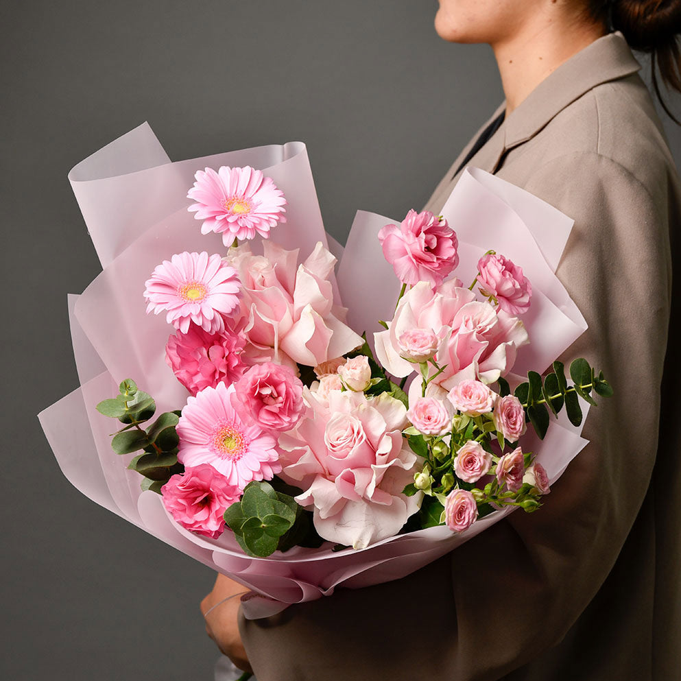 Flori de Dragobete - California Flowers, Buchet trandafiri speciali roz, ranunculus si gerbera, Californiaflowers.ro