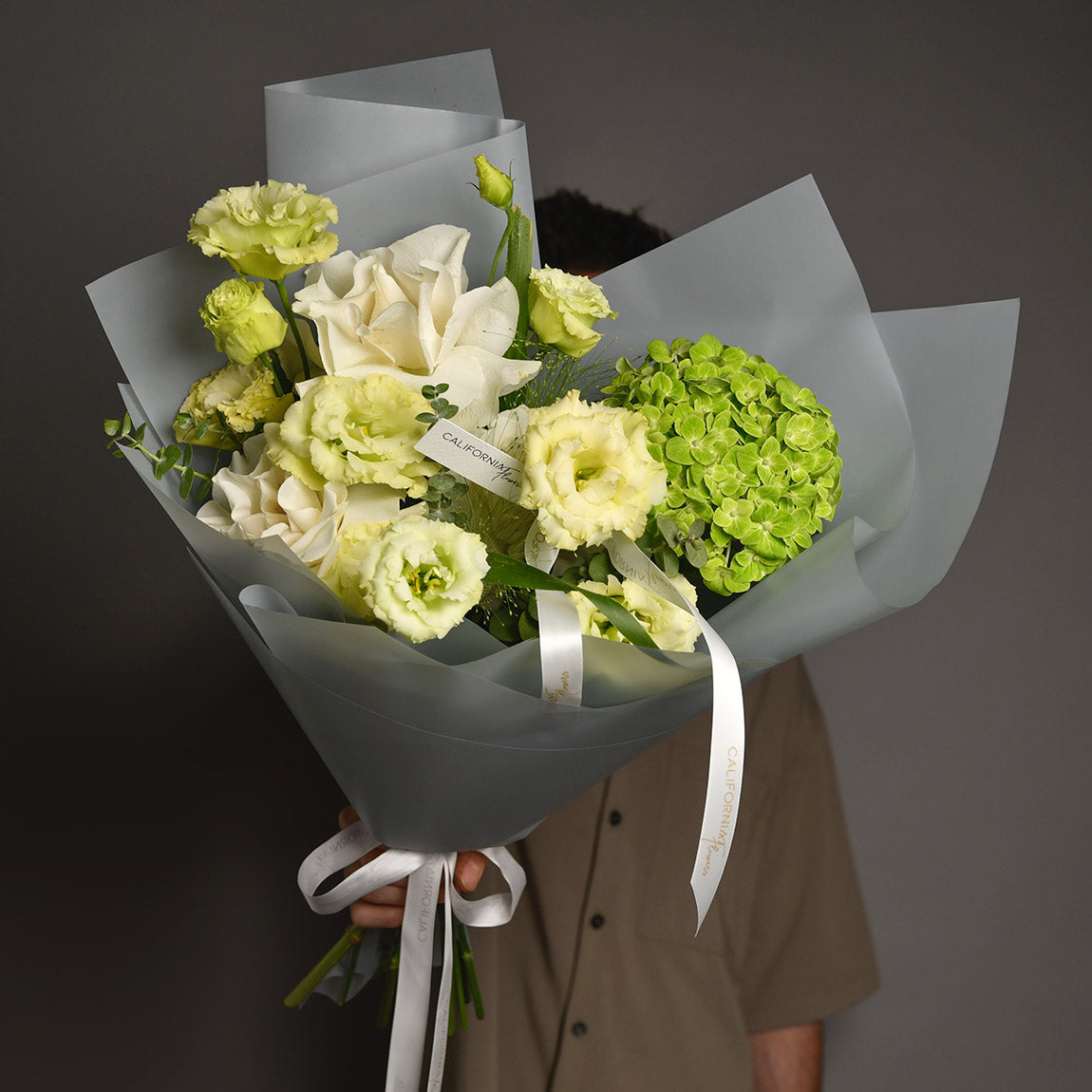Flori de Valentine's Day - California Flowers, Buchet hortensie verde si lisianthus alb, Californiaflowers.ro