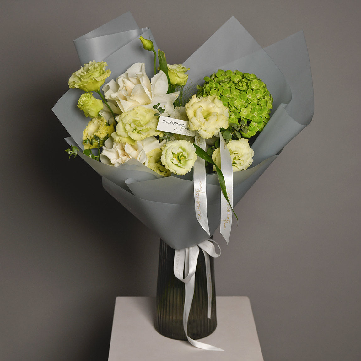 Buchet hortensie verde si lisianthus alb, 3, Californiaflowers.ro