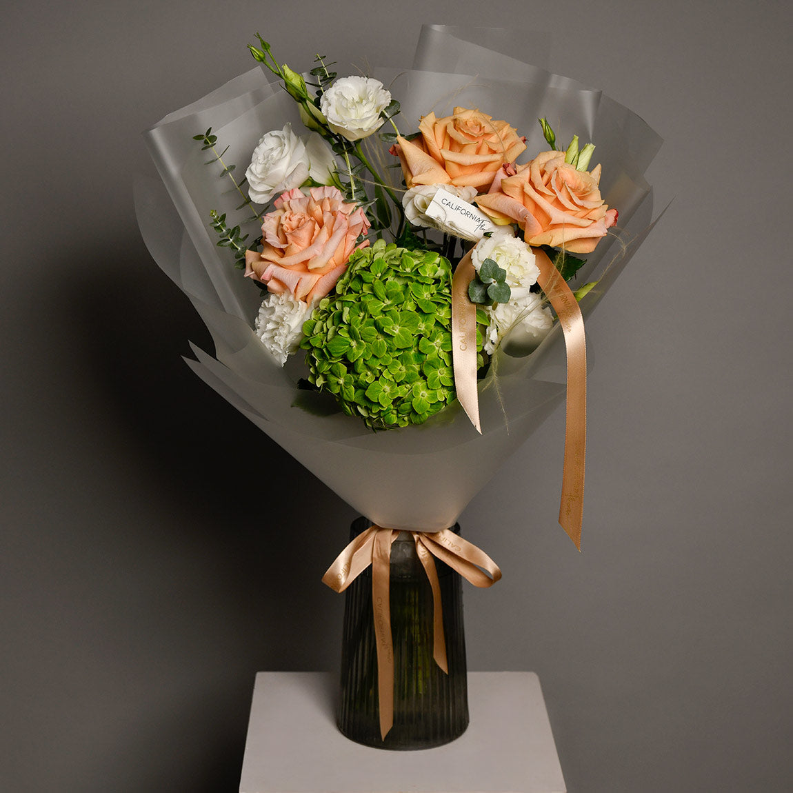 Buchet hortensie verde si trandafiri speciali peach, 3, Californiaflowers.ro