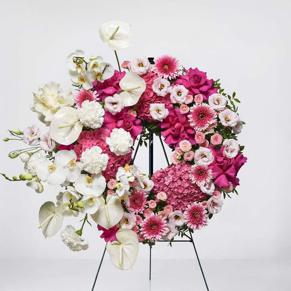 Coroane funerare, Coroana funerara cu trandafiri pink si anthurium, Californiaflowers.ro