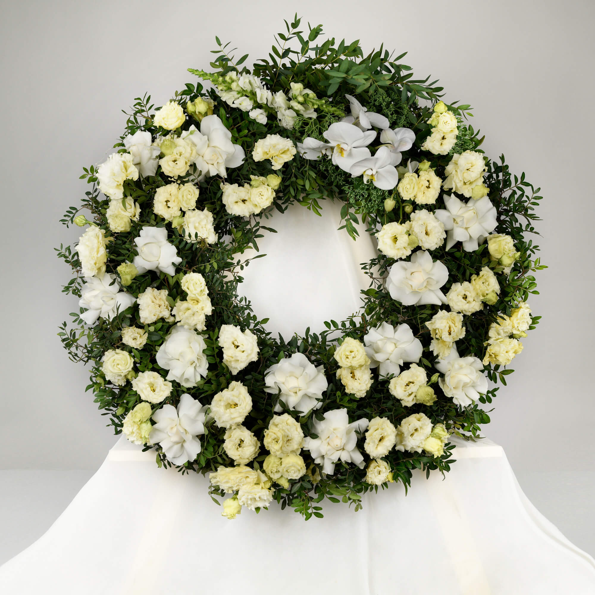 Round funeral wreath with lisianthus and phalaenopsis orchids, 1, Californiaflowers.ro