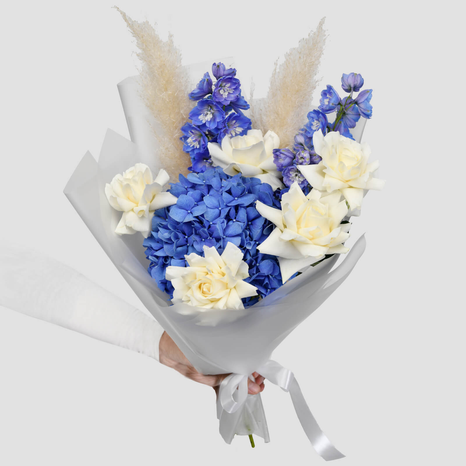 Buchet cu hortensie albastra si delphinium, 1