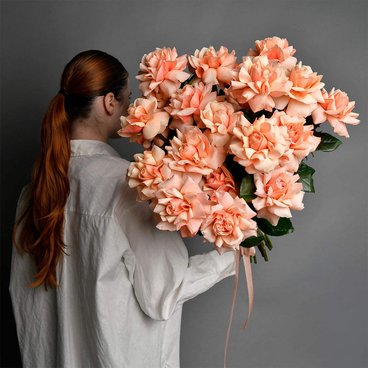 Livrare flori Bucuresti - California Flowers, Buchet 25 trandafiri speciali peach, Californiaflowers.ro