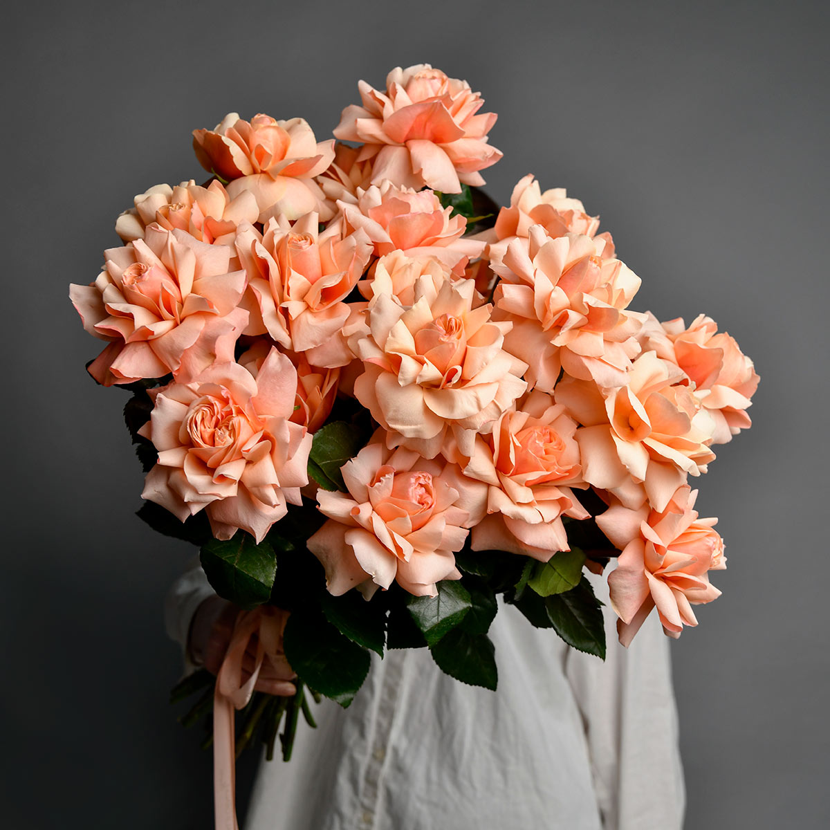 Buchet 25 trandafiri speciali peach, 4, Californiaflowers.ro