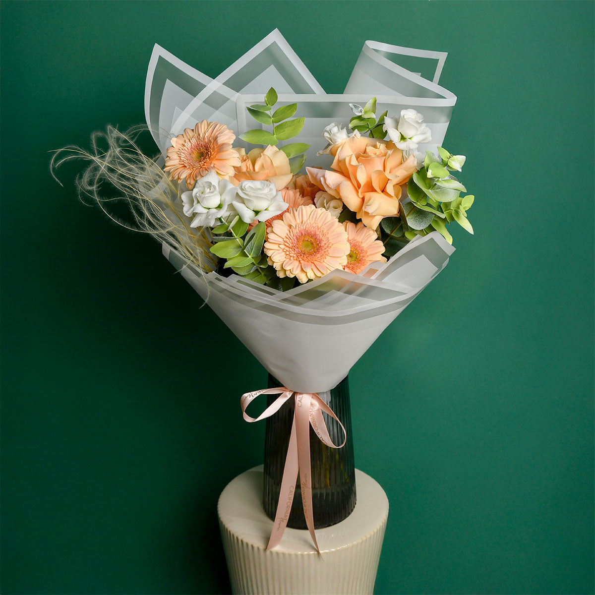 Buchet trandafiri speciali peach, gerbera si lisianthus, 3, Californiaflowers.ro