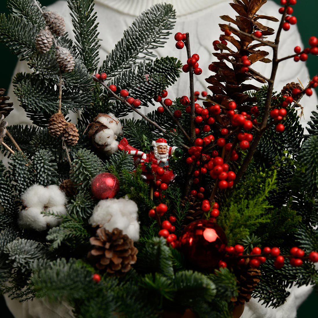 Christmas arrangement with ilex, fir tree and decorations, 5, Californiaflowers.ro