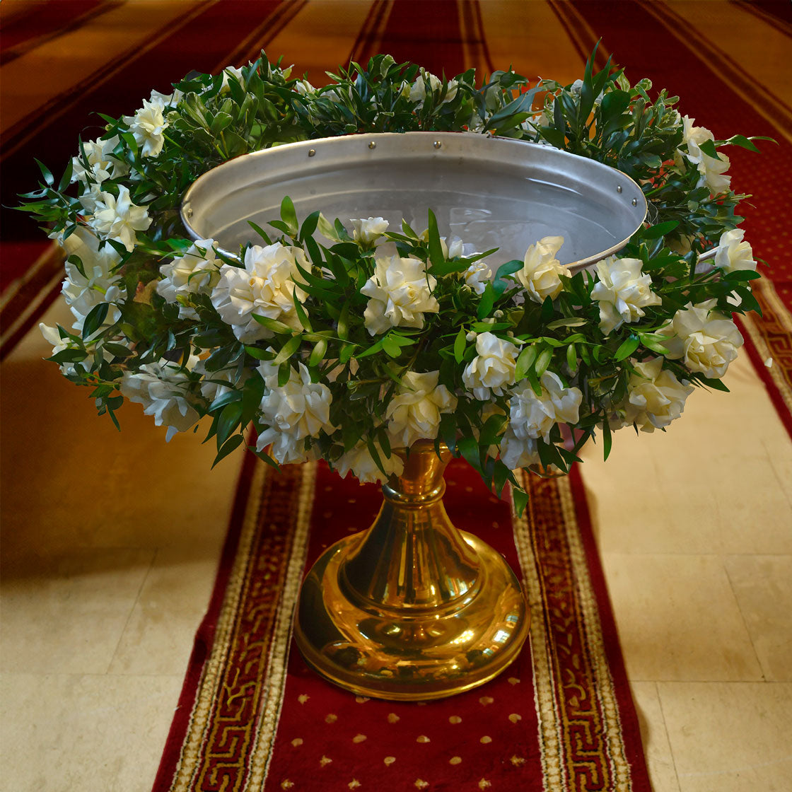 Aranjament in cristelnita cu trandafiri speciali albi, 1