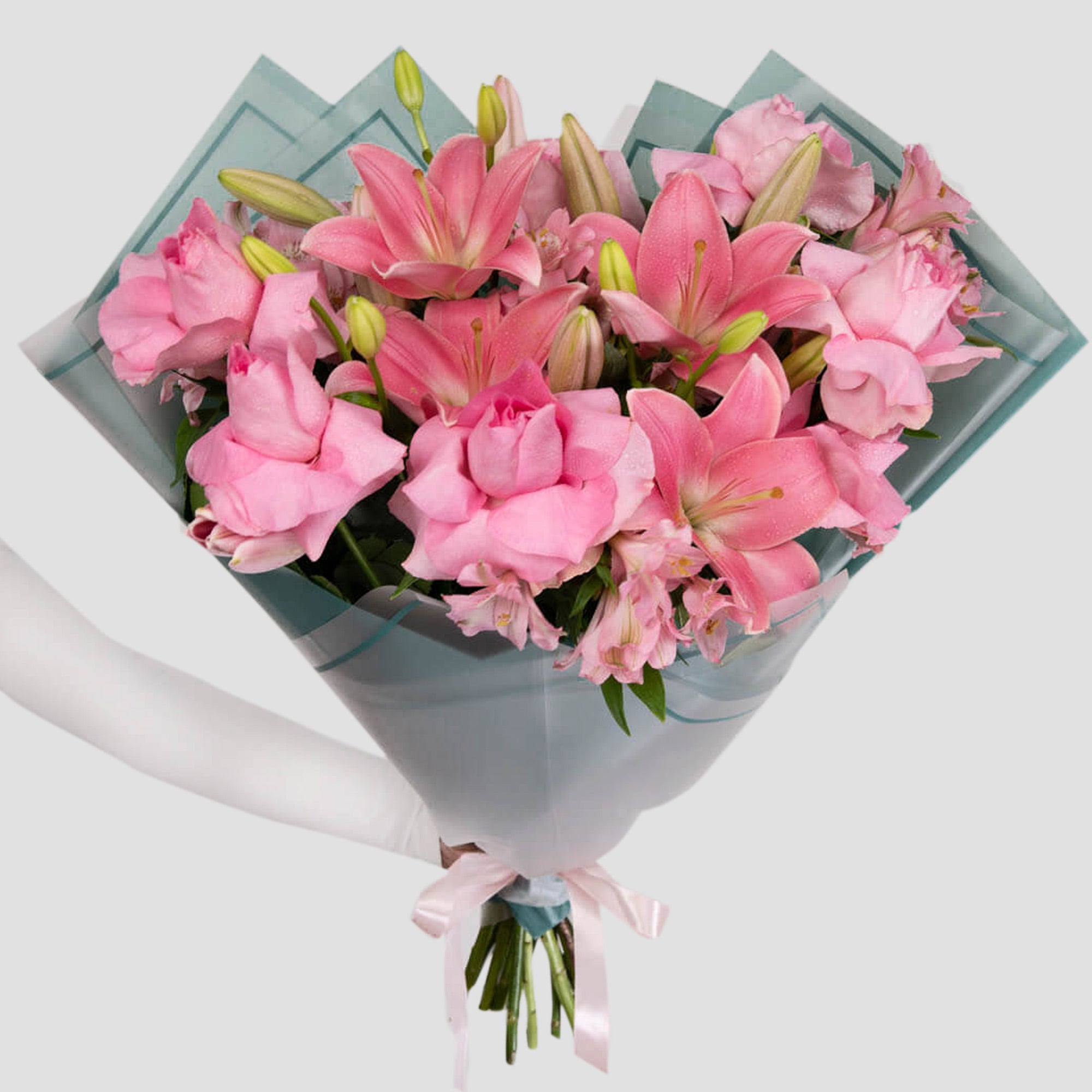 Bouquet with lilies and pink roses