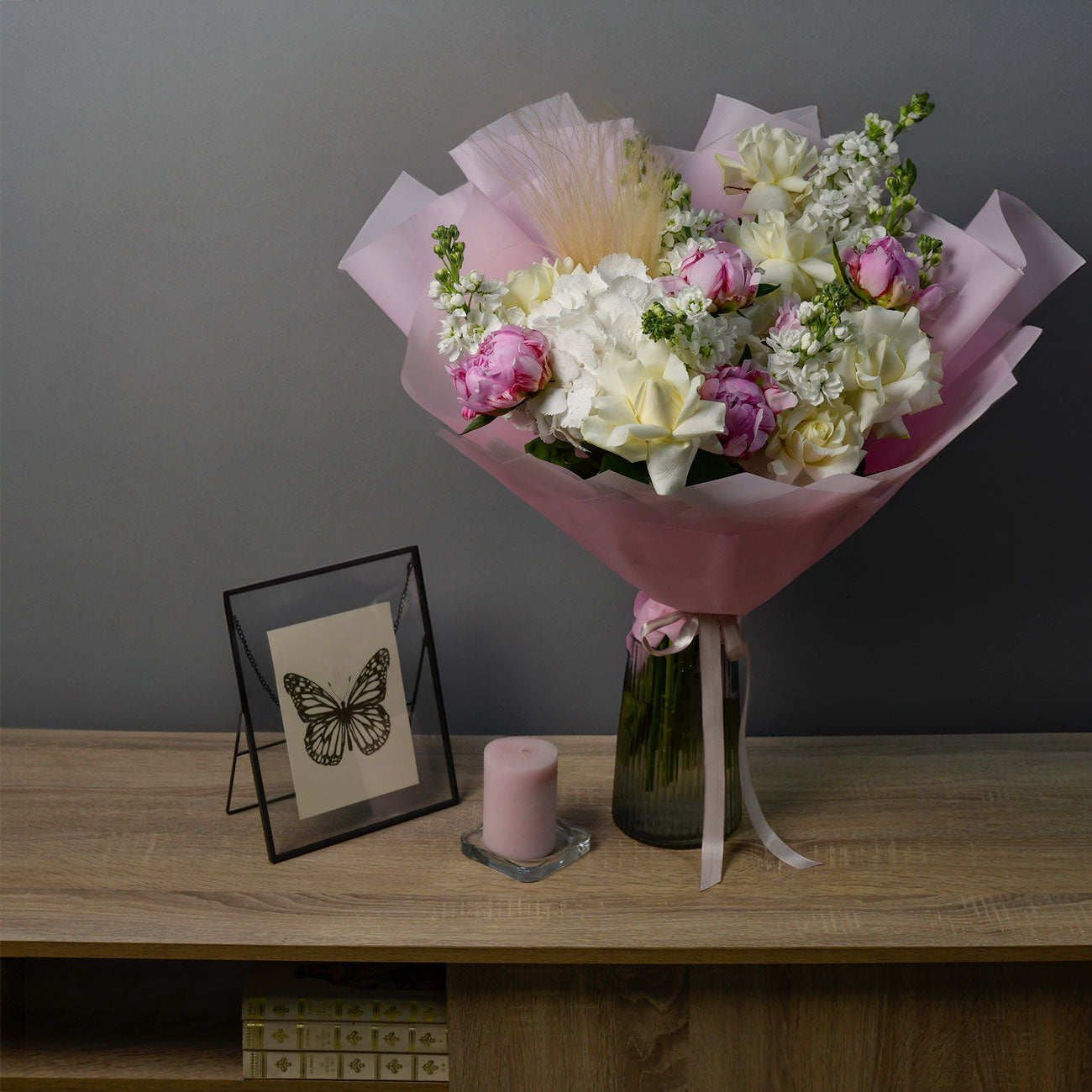 BOUQUET WITH NATURAL PINK PEONIES, WHITE ROSES AND MATTHIOLA, 3, Californiaflowers.ro