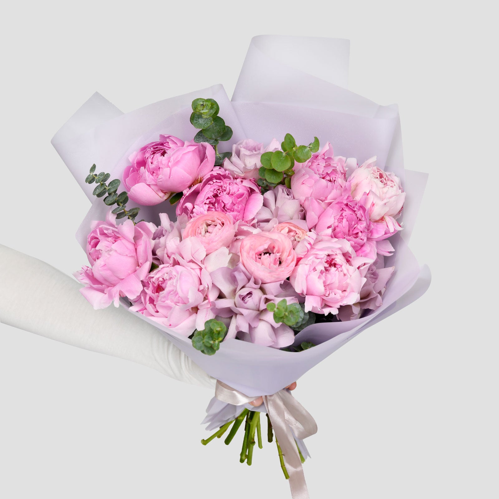 Buchet bujori naturali roz, trandafiri si ranunculus roz, 1