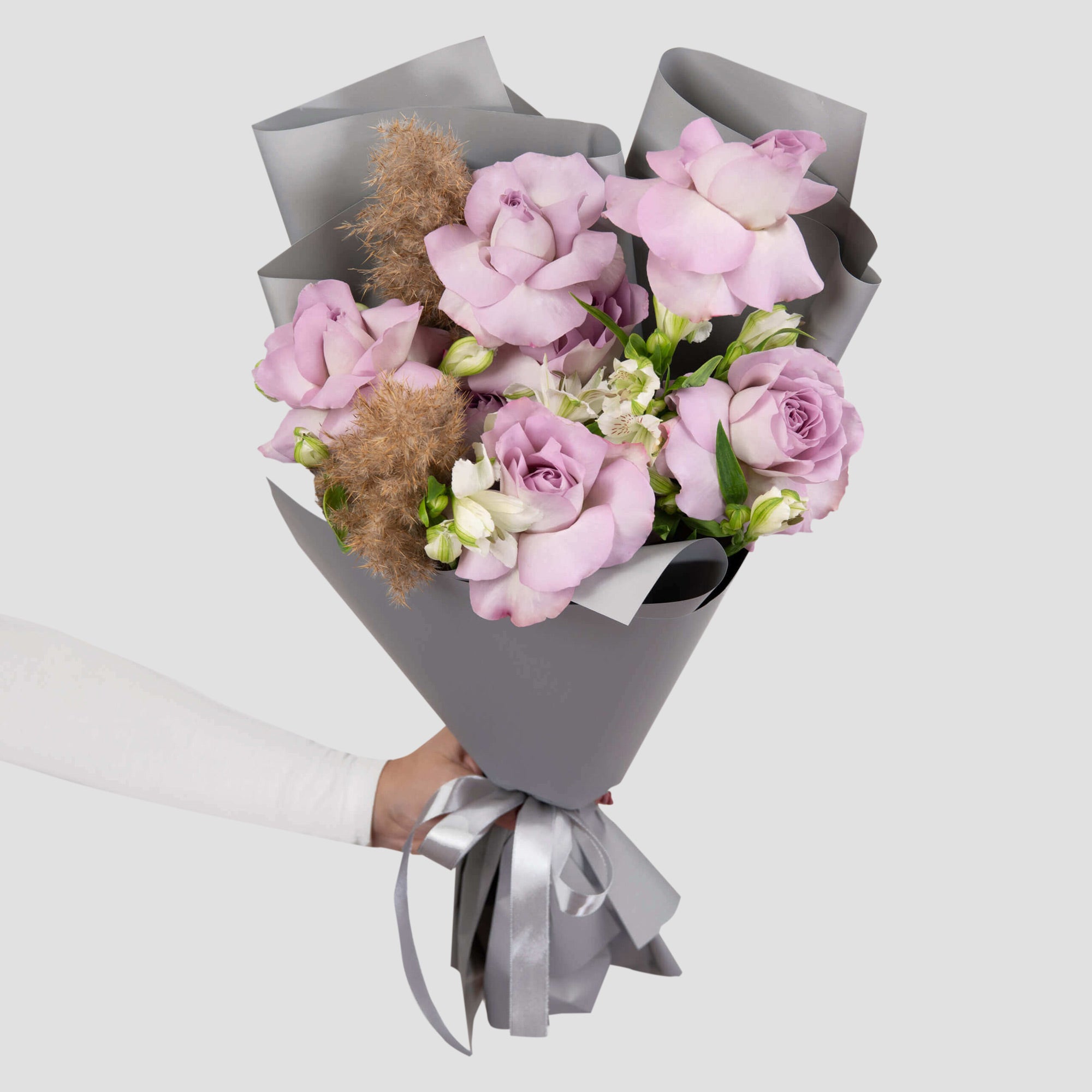 Bouquet with roses and white alstroemeria