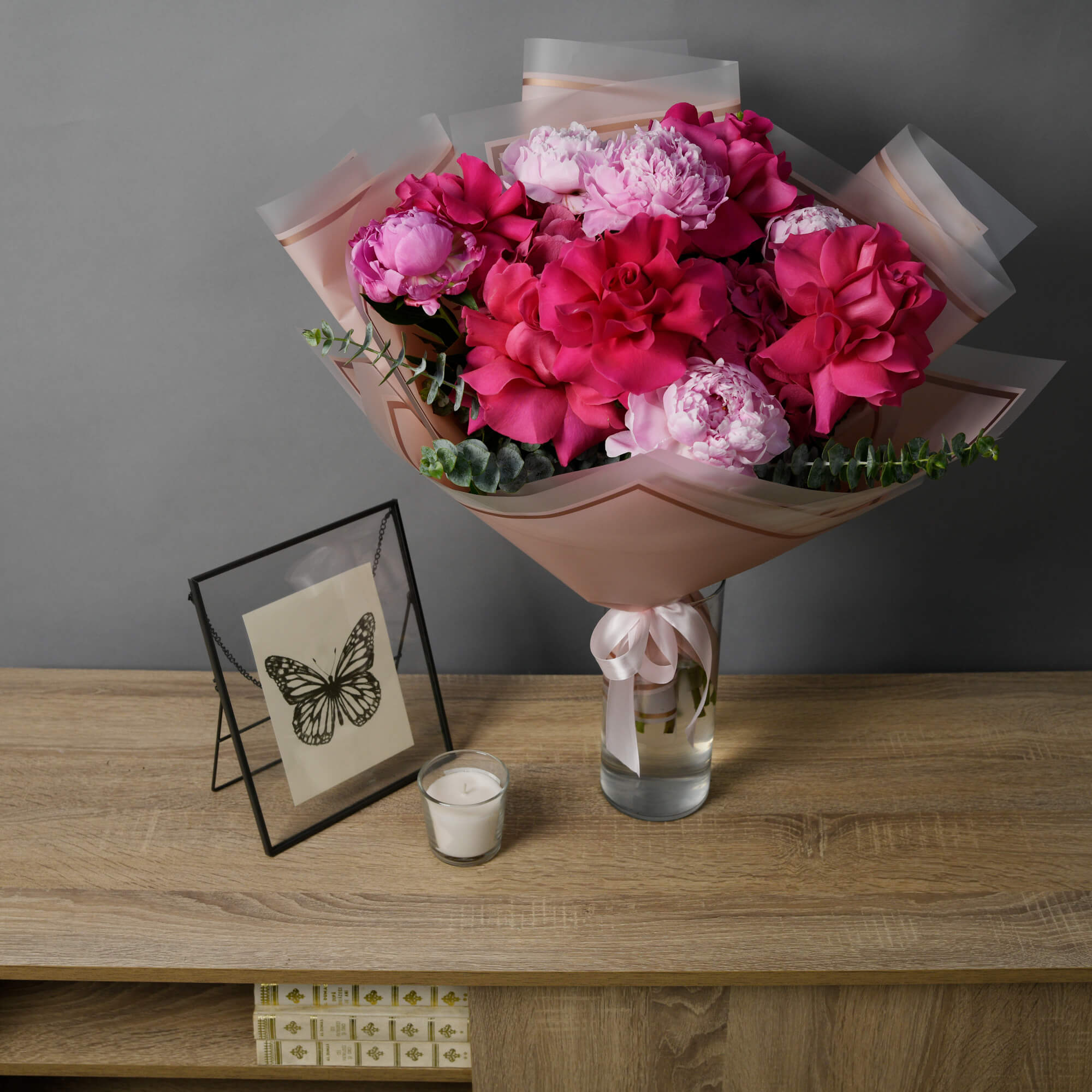 Buchet cu trandafiri Pink, hortensie si bujori roz