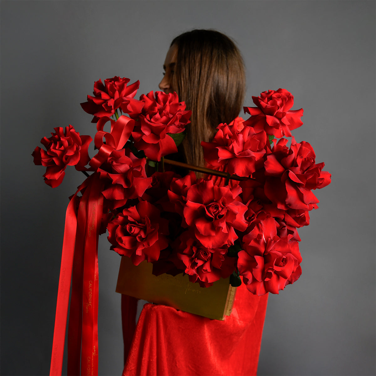 Floral arrangement in a box with 31 special red roses, 4, Californiaflowers.ro