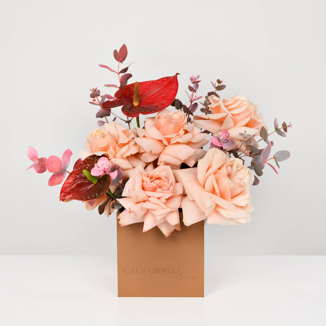 Aranjament in cutie cu anthurium si trandafiri speciali, 1