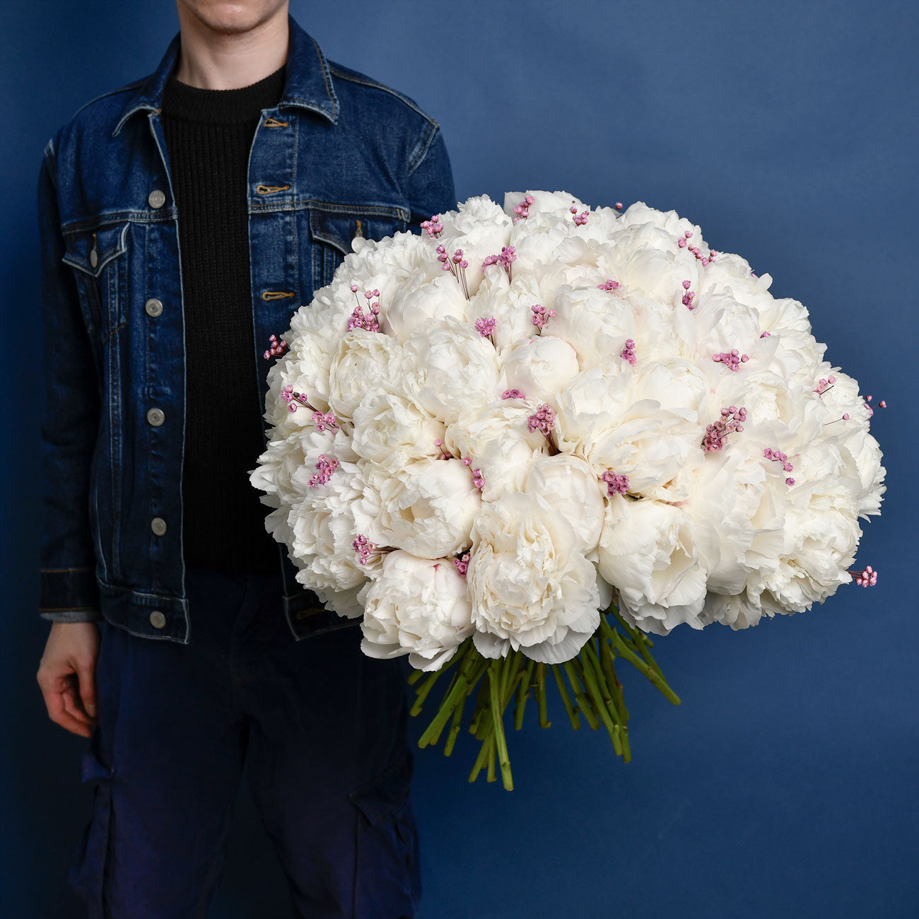 Bouquets of peonies - California Flowers, Bouquet of 45 white peonies, Californiaflowers.ro