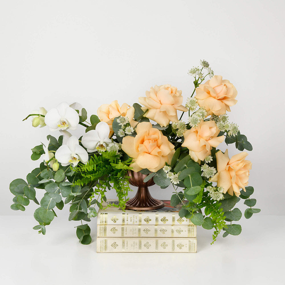 Aranjament floral cu trandafiri speciali si phalaenopsis, 1