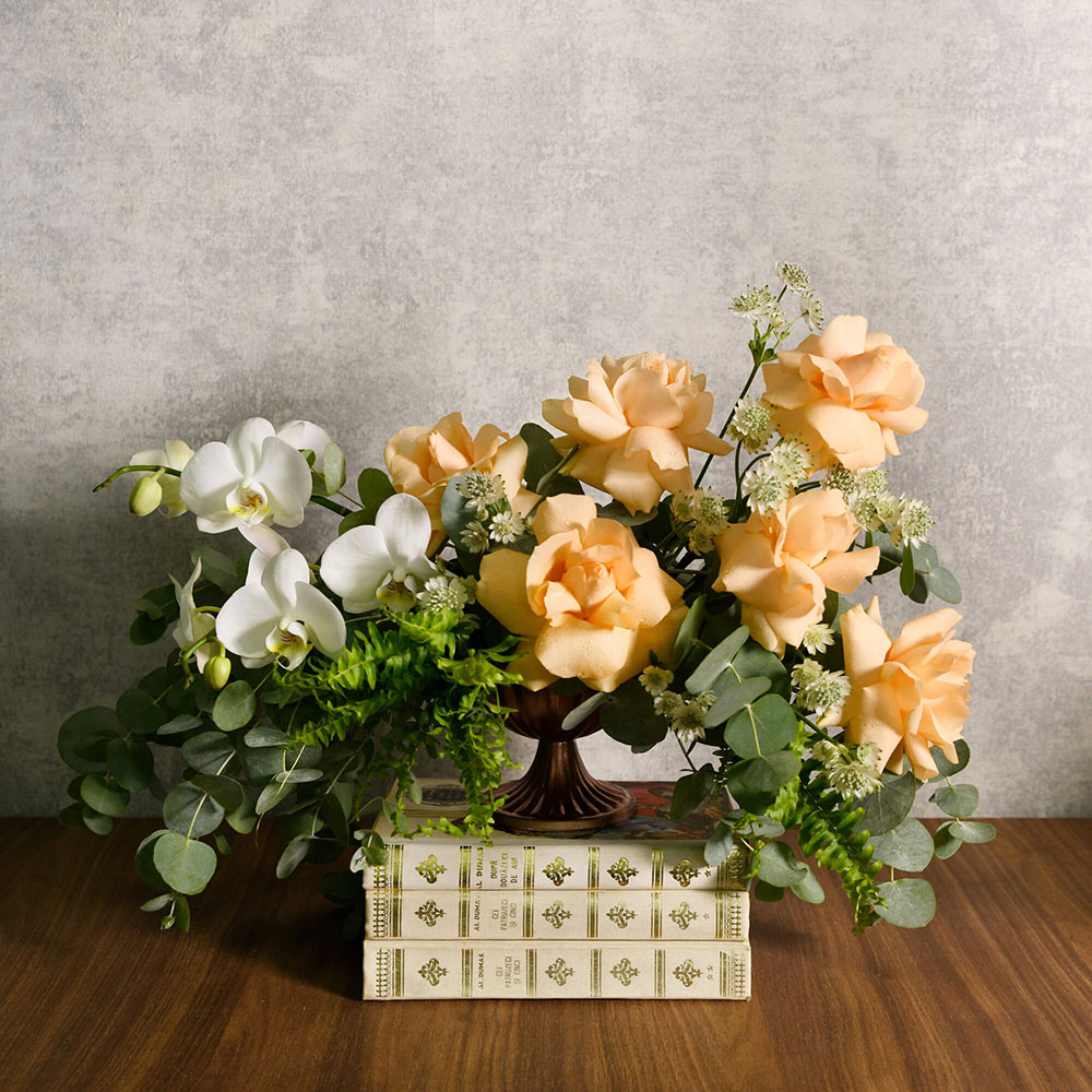 Aranjament floral cu trandafiri speciali si phalaenopsis, 3