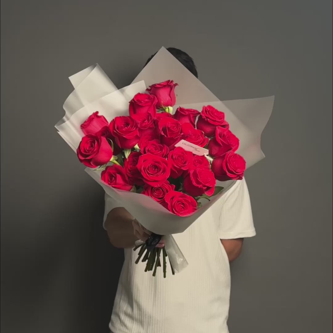 Buchet 25 trandafiri rosii, 4, Californiaflowers.ro