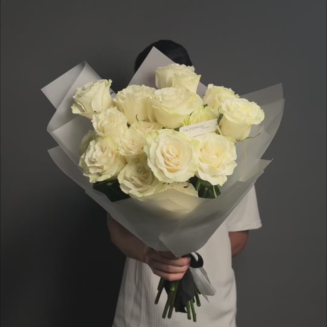 Buchet 23 trandafiri albi, 4, Californiaflowers.ro