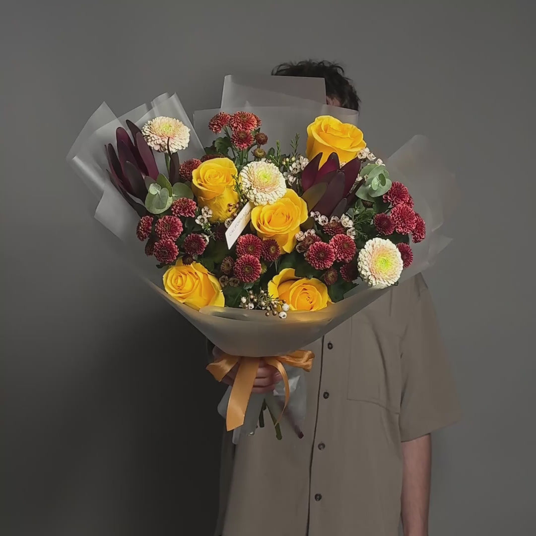 Buchet trandafiri galbeni si santini, 11, Californiaflowers.ro