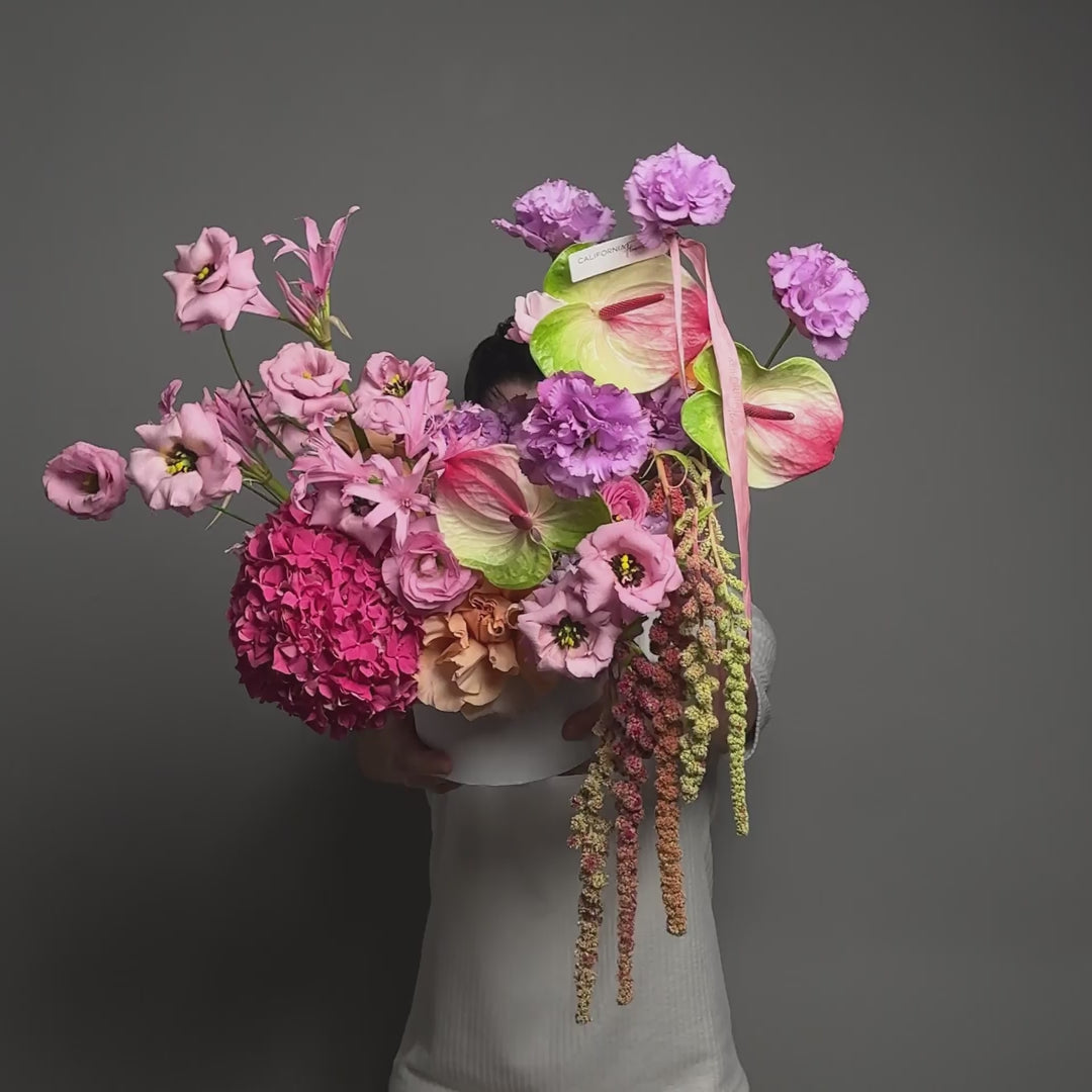 Aranjament floral in cutie cu anthurium si lisianthus roz, 4, Californiaflowers.ro