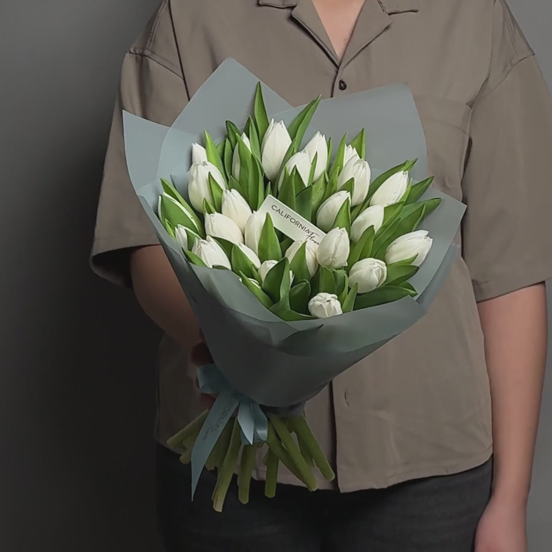 Buchet 25 lalele albe, 4, Californiaflowers.ro