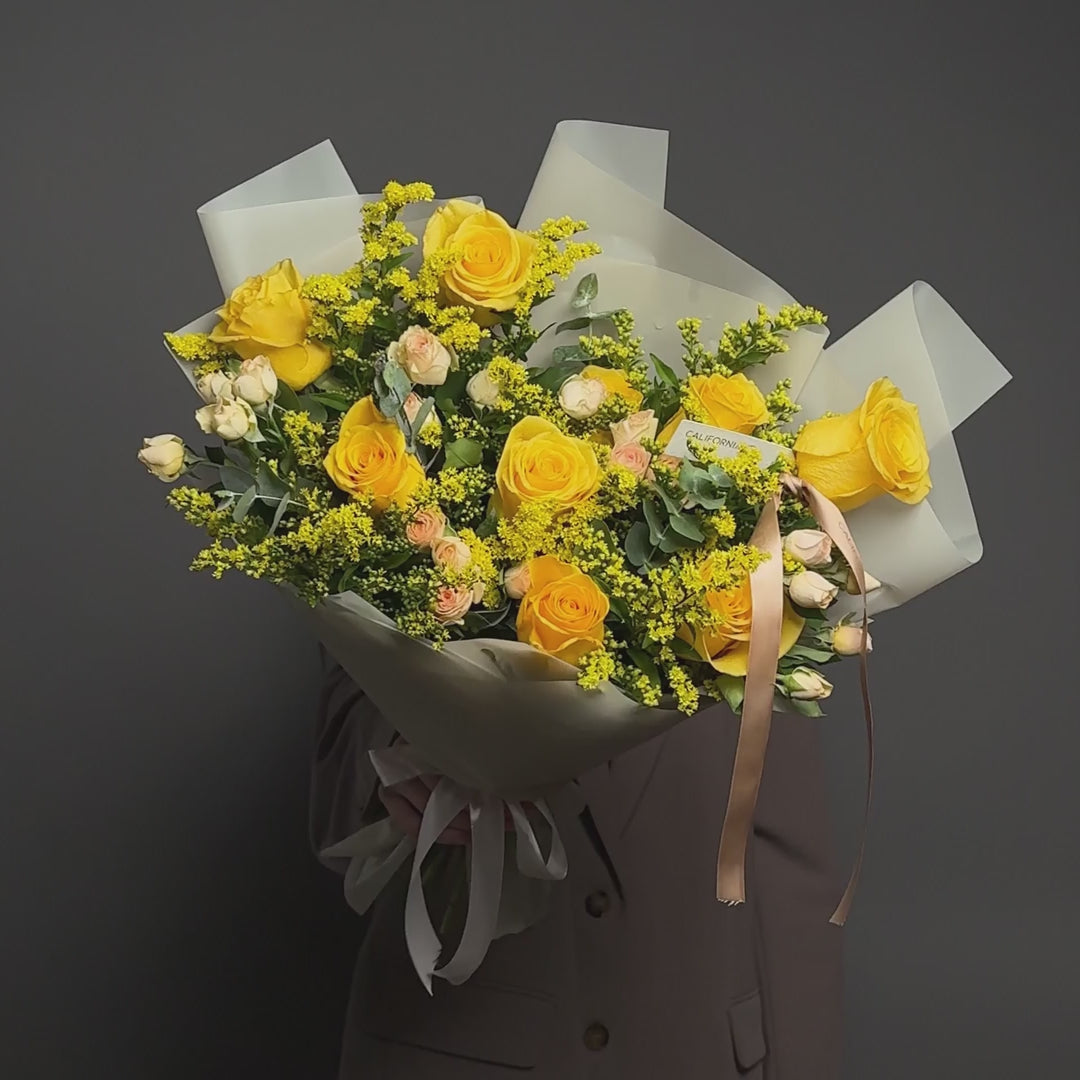 Buchet trandafiri galbeni si solidago, 6, Californiaflowers.ro