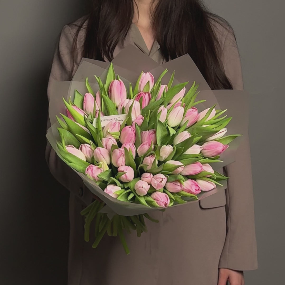 Buchet 49 lalele roz, 4, Californiaflowers.ro