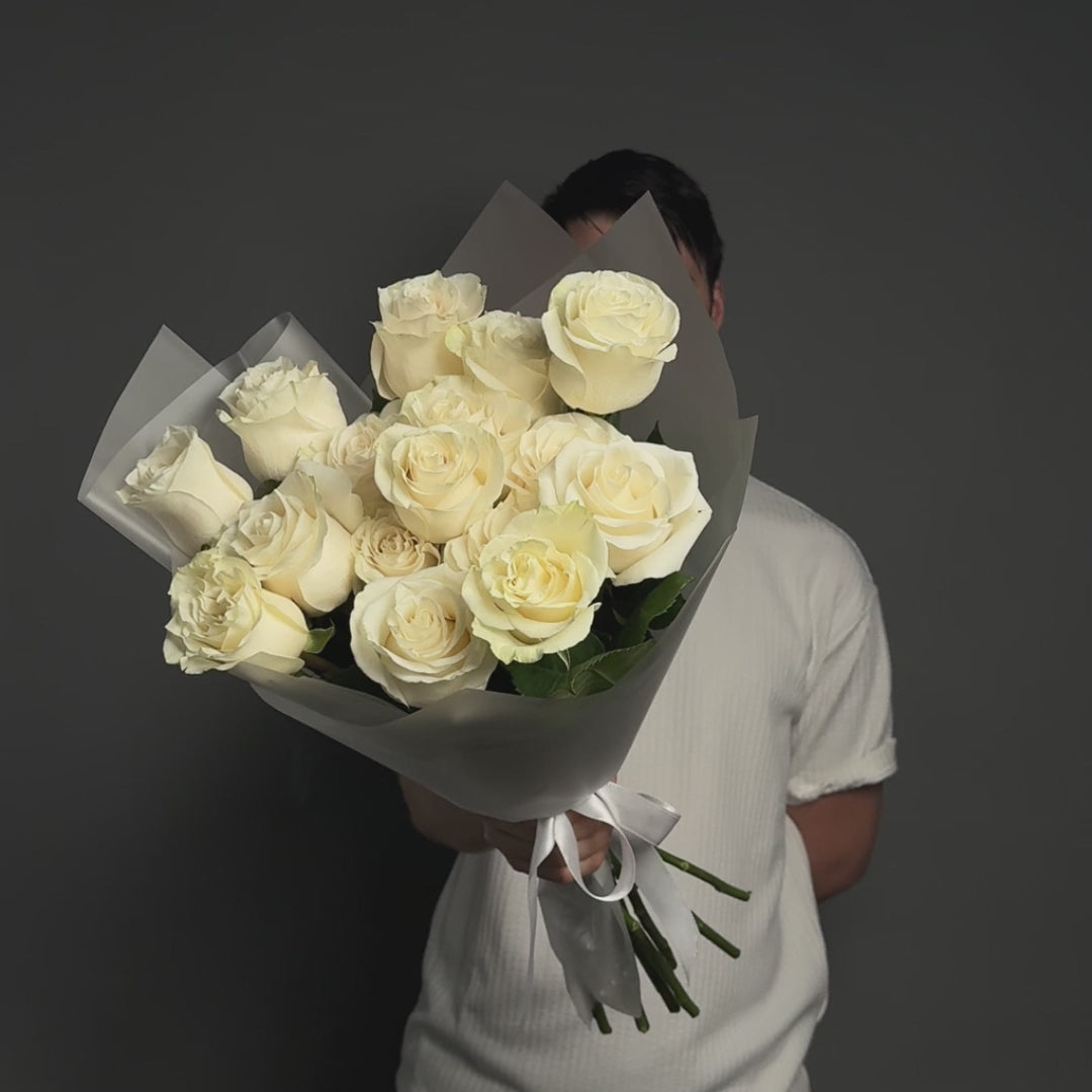 Buchet 17 trandafiri albi, 4, Californiaflowers.ro