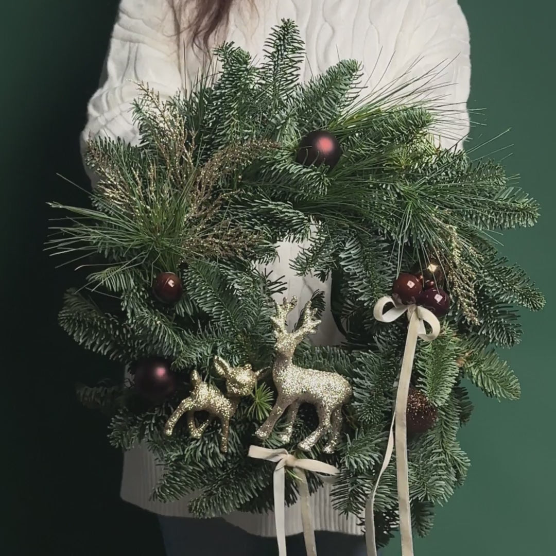 Coronita de Craciun cu decoratiuni maro, 3, Californiaflowers.ro