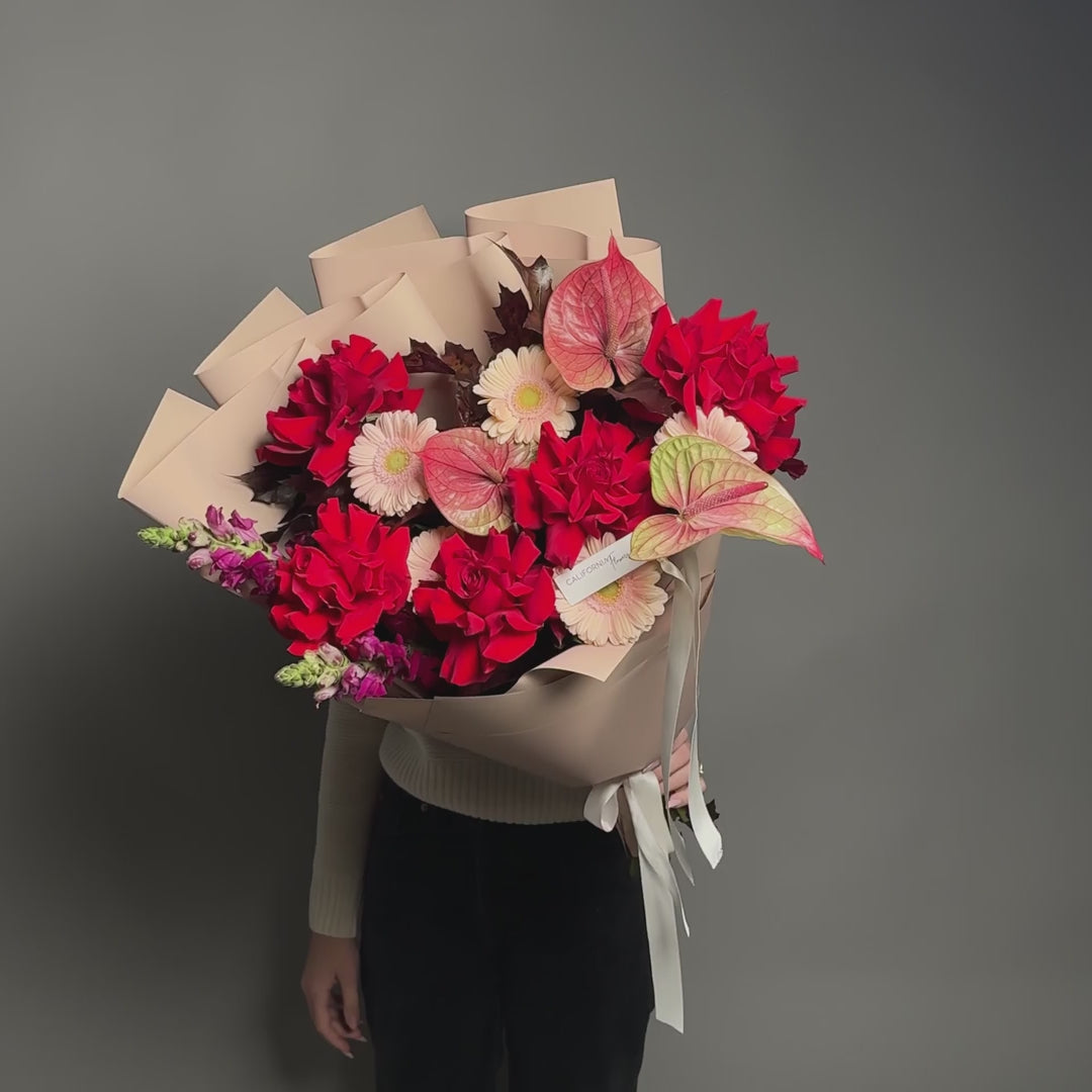 Buchet trandafiri rosii, gerbera si alstroemeria, 11, Californiaflowers.ro