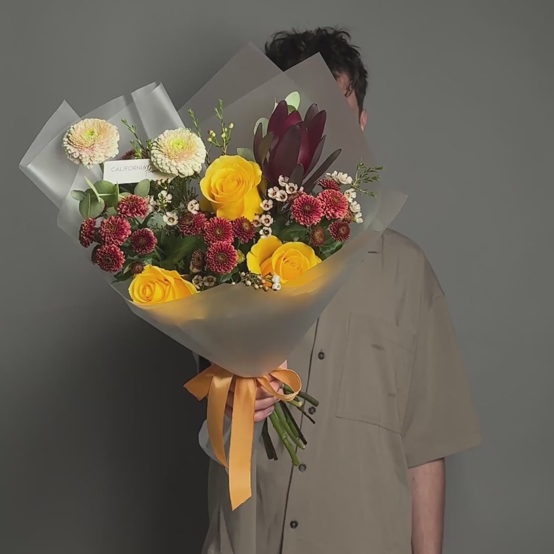 Buchet trandafiri galbeni si santini, 12, Californiaflowers.ro