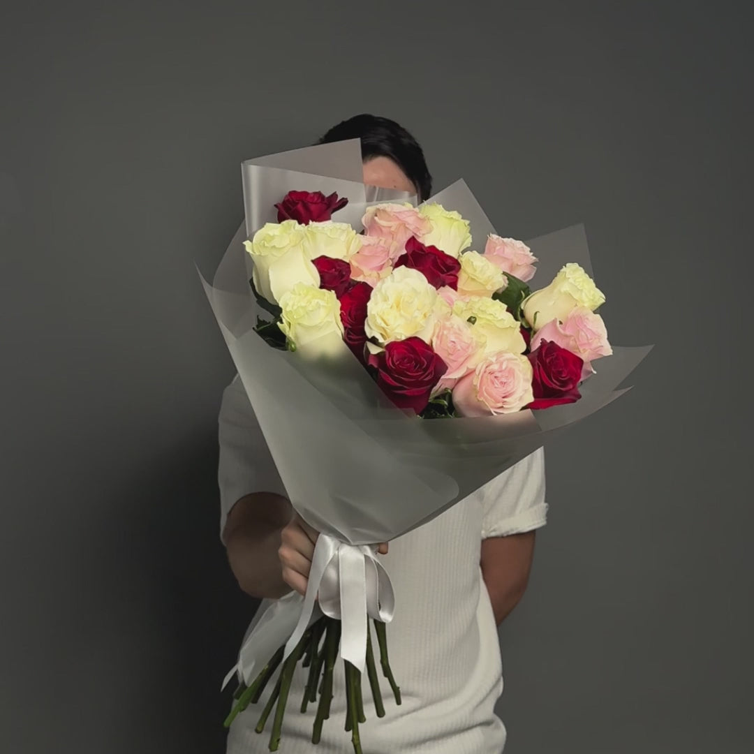 Buchet 25 trandafiri multicolori, 4, Californiaflowers.ro