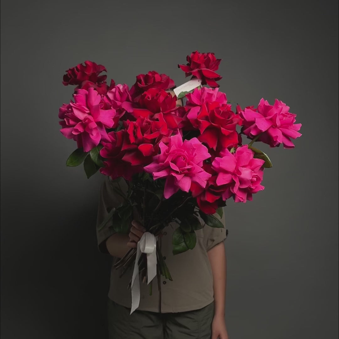 Buchet 19 trandafiri speciali rosii si pink, 4, Californiaflowers.ro
