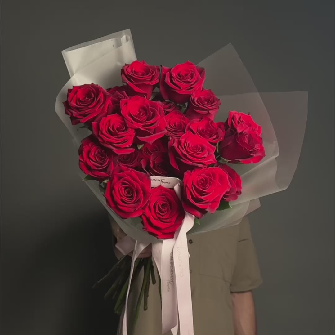 Buchet 23 trandafiri rosii, 4, Californiaflowers.ro