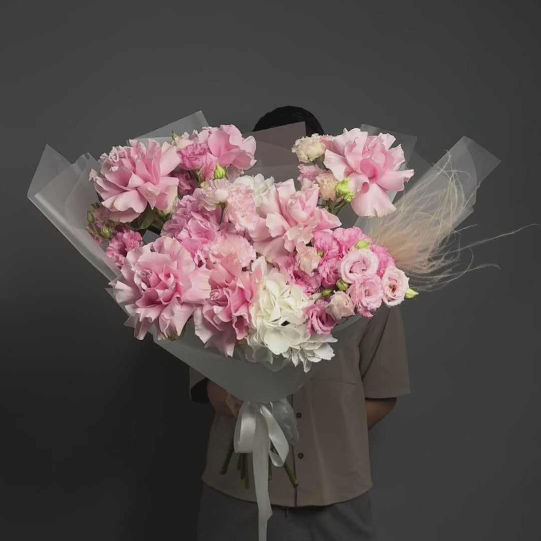 Buchet trandafiri speciali roz, lisianthus si hortensie, 4, Californiaflowers.ro