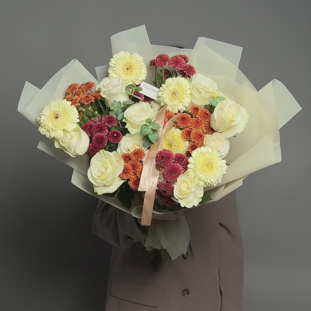 Buchet santini si trandafiri albi, 6, Californiaflowers.ro