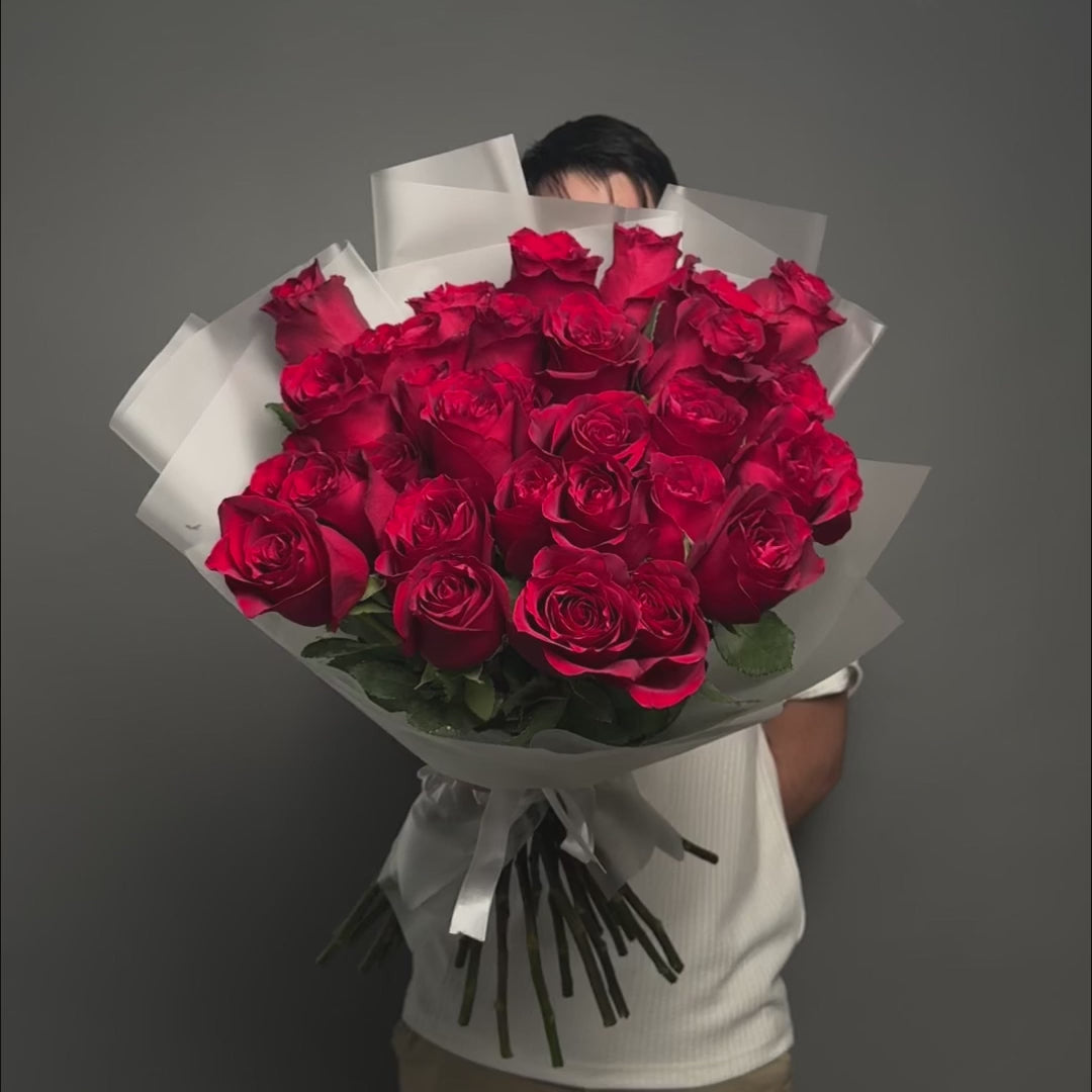 Buchet 35 trandafiri rosii, 3, Californiaflowers.ro