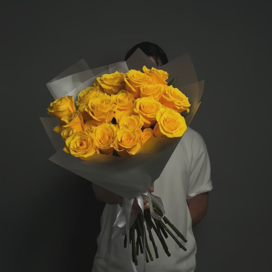 Buchet 25 trandafiri galbeni, 4, Californiaflowers.ro