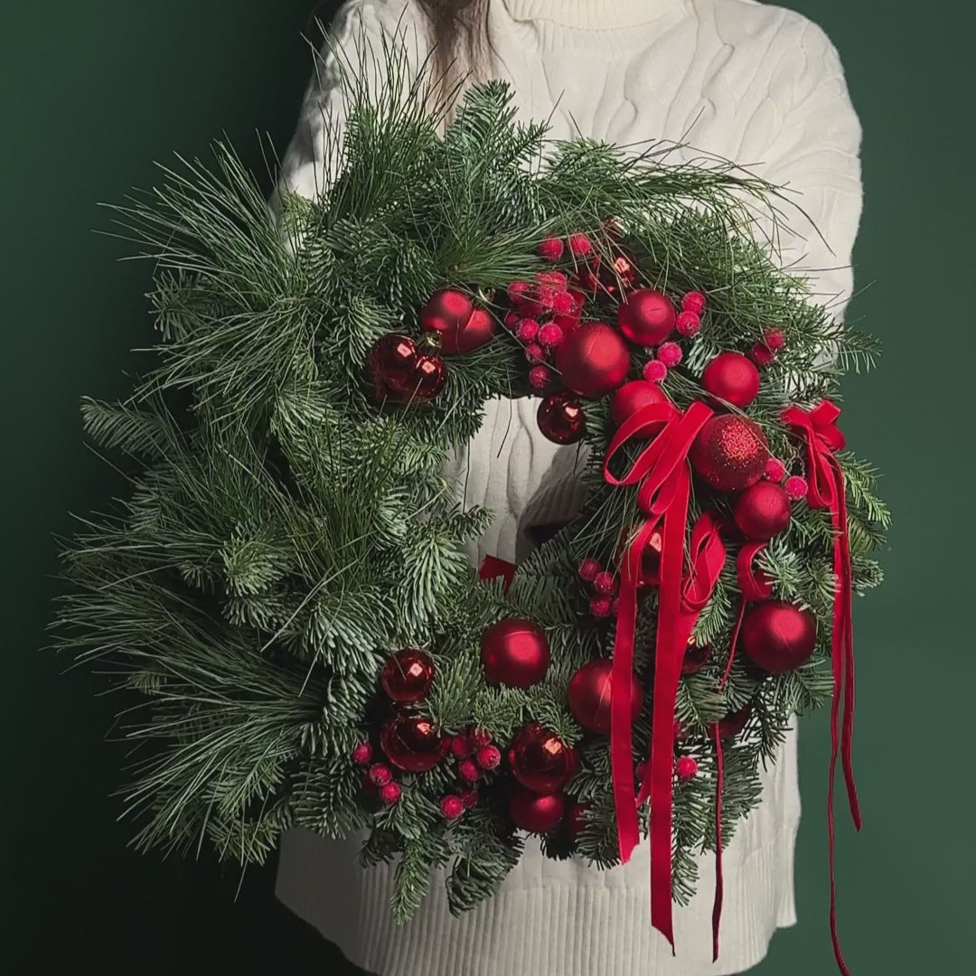 Coronita de Craciun cu decoratiuni rosii, 3, Californiaflowers.ro