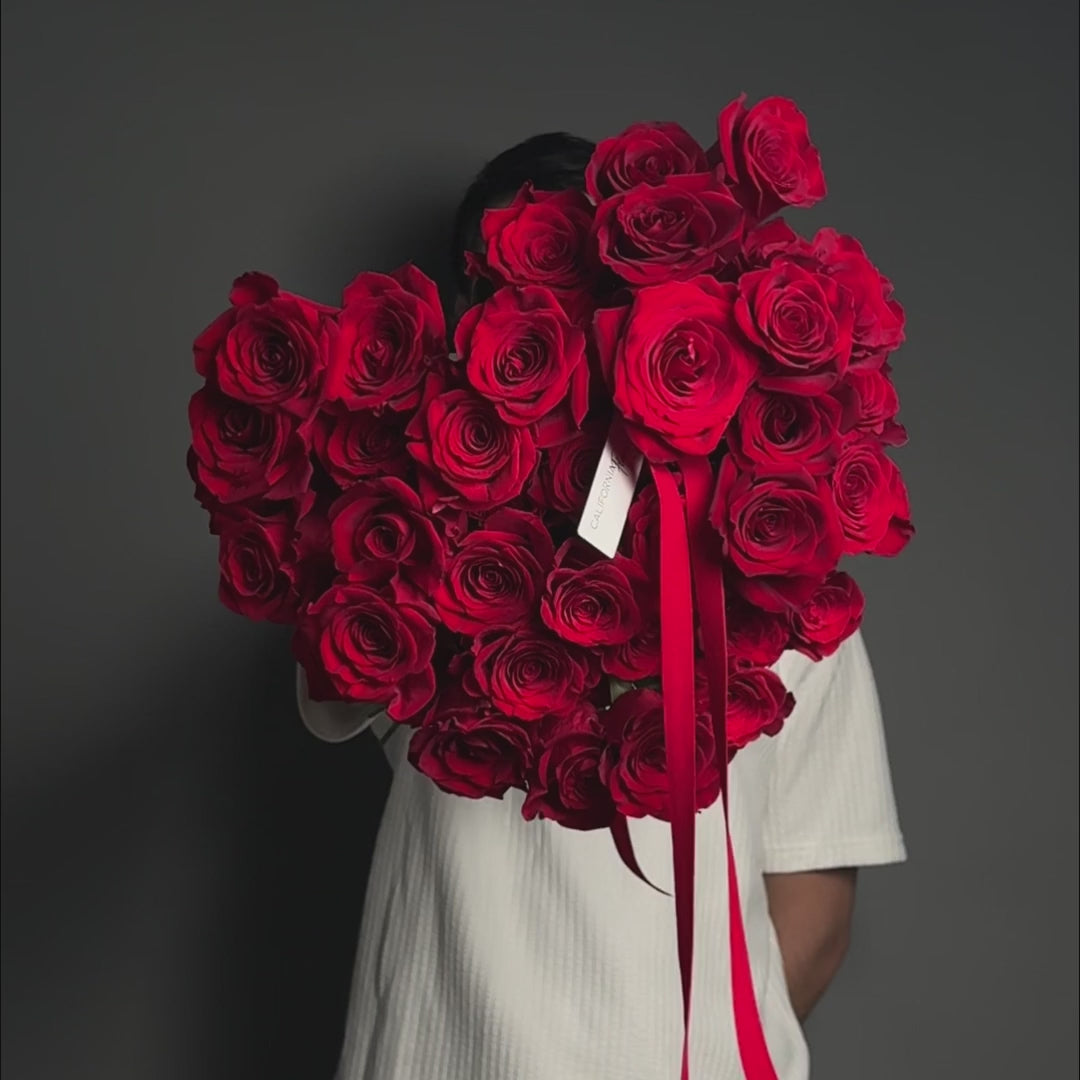 Buchet inima trandafiri rosii, 3, Californiaflowers.ro