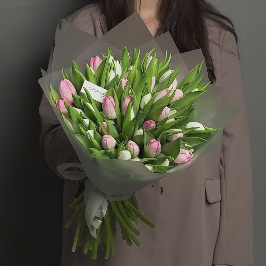 Buchet 25 lalele albe si roz, 4, Californiaflowers.ro