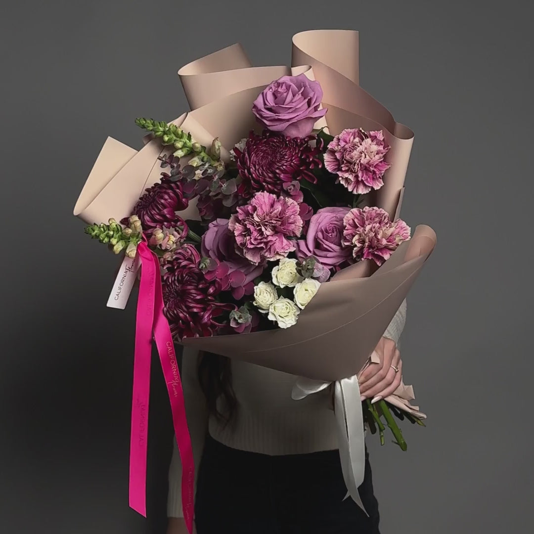 Buchet crizanteme si trandafiri lila, 12, Californiaflowers.ro