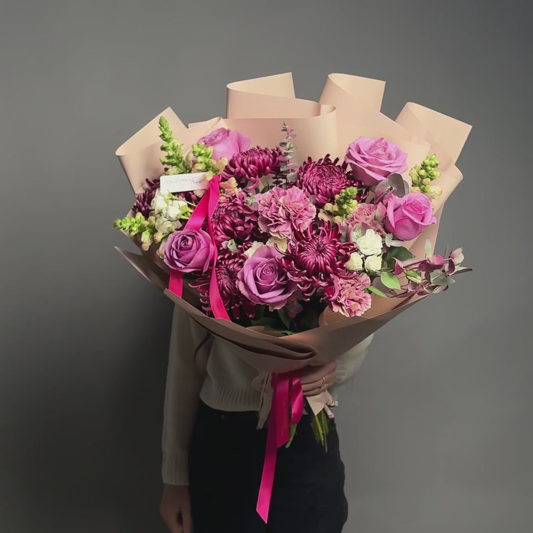 Buchet crizanteme si trandafiri lila, 11, Californiaflowers.ro