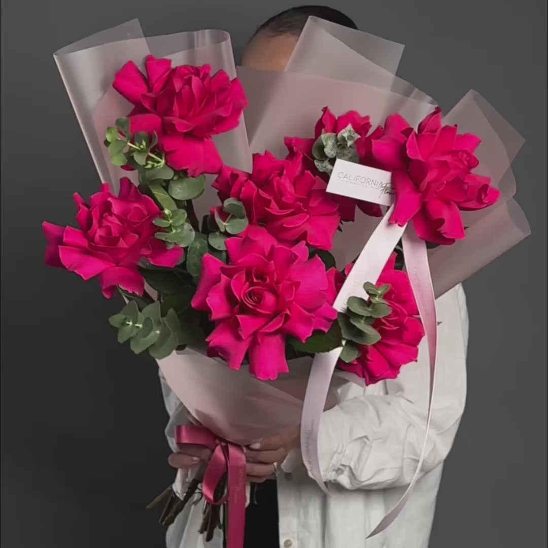 Buchet 7 trandafiri Pink speciali si eucalipt, 4, Californiaflowers.ro