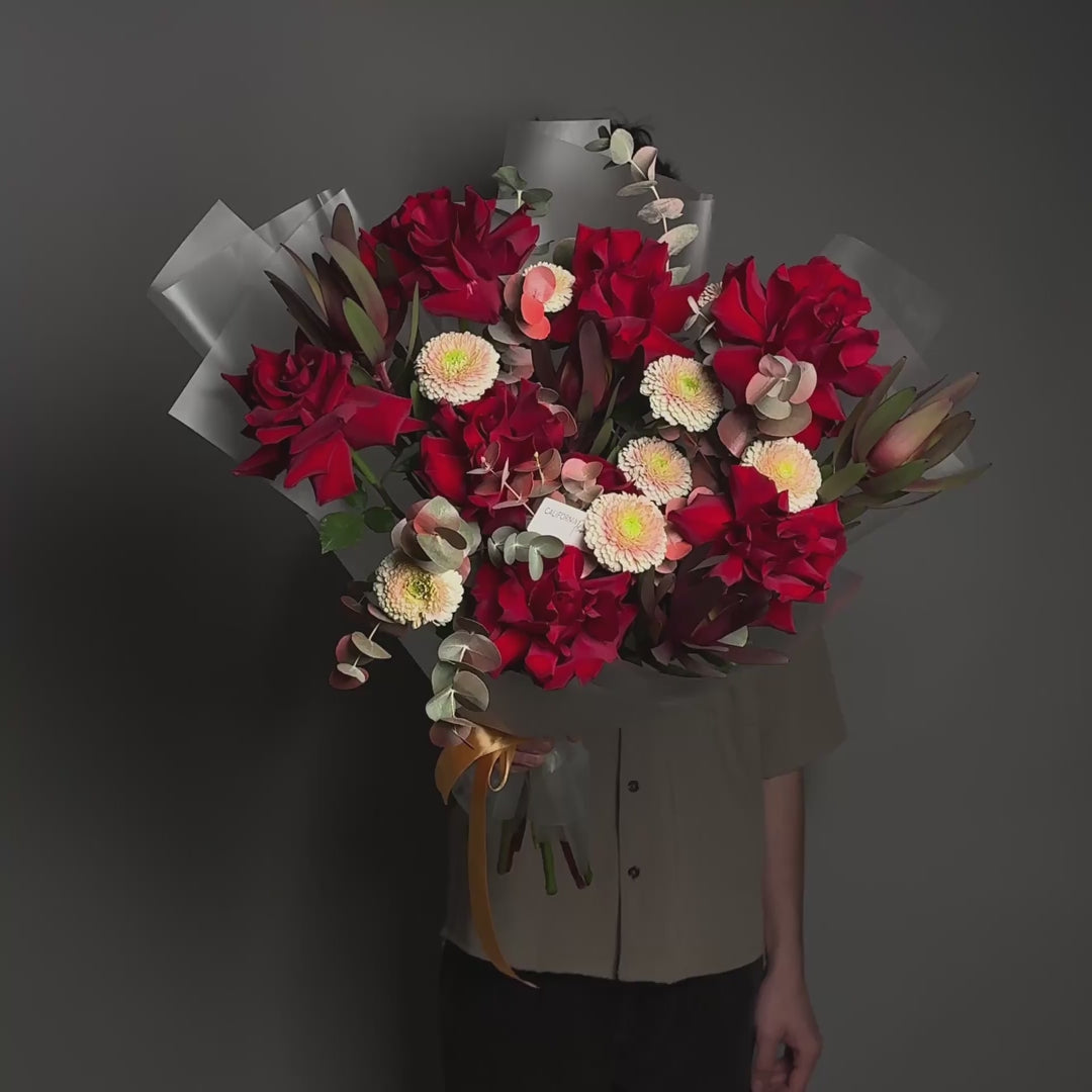 Buchet trandafiri rosii si gerbera crem, 10, Californiaflowers.ro